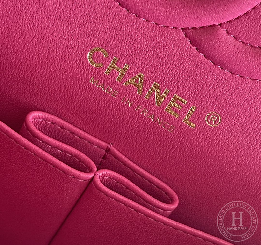 CLASSIC FLAP 25.5 × 15.5 × 6.5 cm ZP LEATHER 玫红浅金扣 CLASSIC FLAP 25.5 × 15.5 × 6.5 cm ZP LEATHER 玫红浅金扣