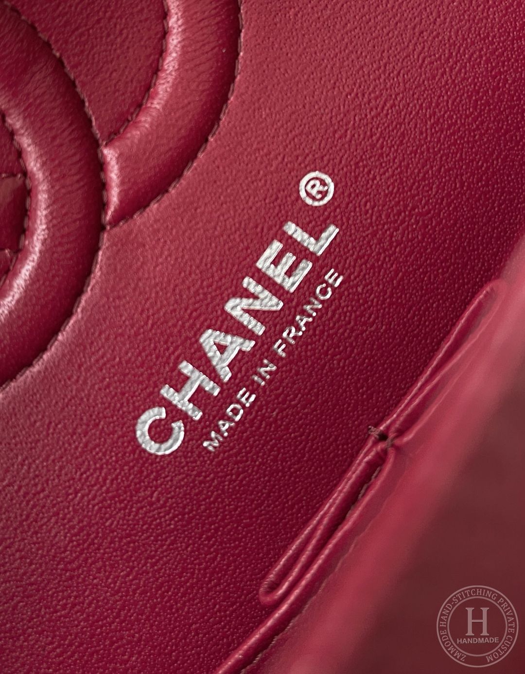 CLASSIC FLAP 25.5 × 15.5 × 6.5 cm RED