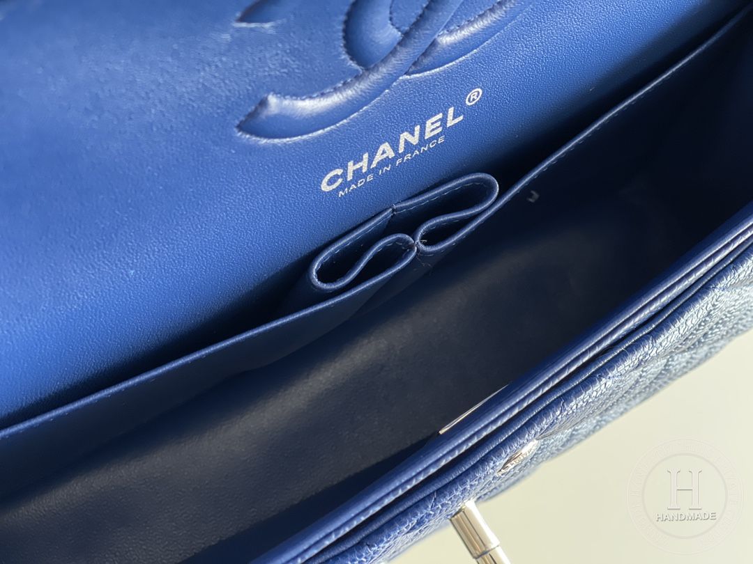 CLASSIC FLAP 25.5 × 15.5 × 6.5 cm HAAS LEATHER 电光蓝 CLASSIC FLAP 25.5 × 15.5 × 6.5 cm HAAS LEATHER 电光蓝