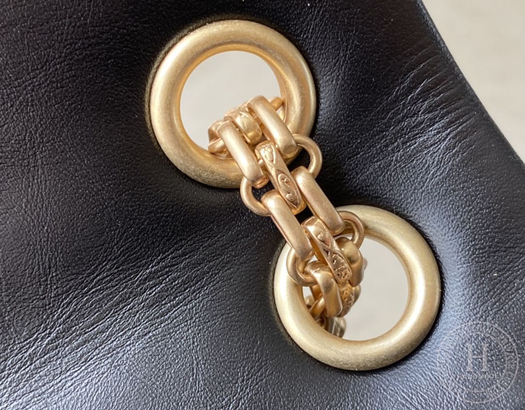 Chanel 2.55 mini 15.5 × 20× 6 cm 黑色单盖头 金扣 Chanel 2.55 mini 15.5 × 20× 6 cm 黑色单盖头 金扣