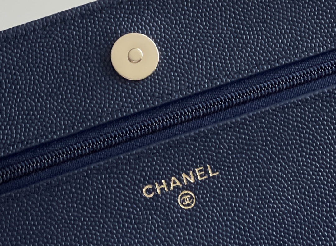 Chanel woc 12 × 19 × 4 cm 深蓝色浅金扣 Chanel woc 12 × 19 × 4 cm 深蓝色浅金扣