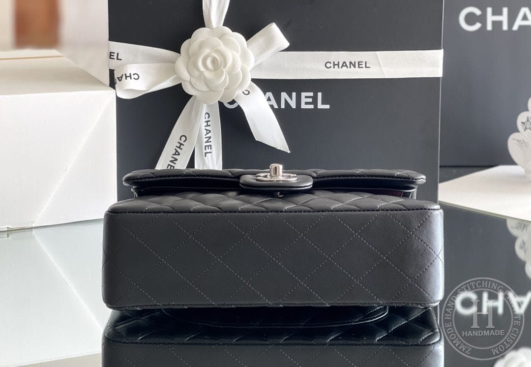 CLASSIC FLAP 23× 14.5 × 6 cm ZP LEATHER 牛仔蓝浅金扣-6490