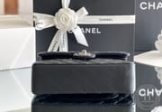 CLASSIC FLAP 23× 14.5 × 6 cm ZP LEATHER 牛仔蓝浅金扣-6490