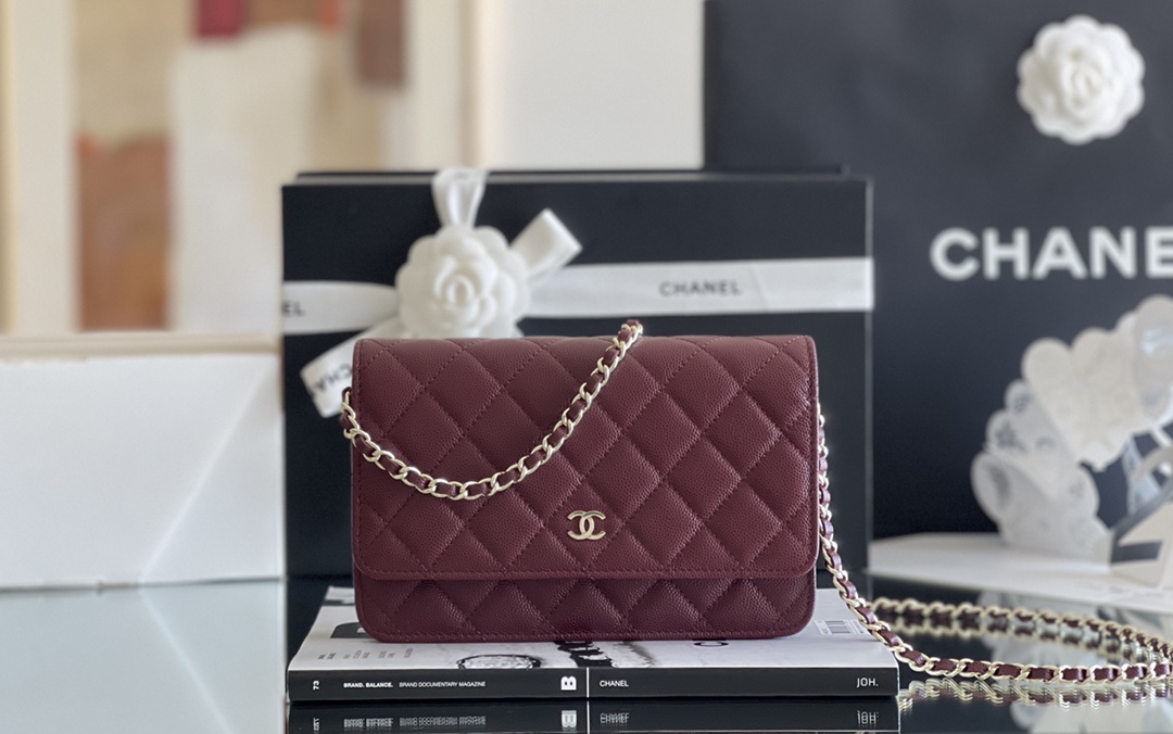 Chanel woc 12 × 19 × 4 cm 深酒红色浅金扣 Chanel woc 12 × 19 × 4 cm 深酒红色浅金扣