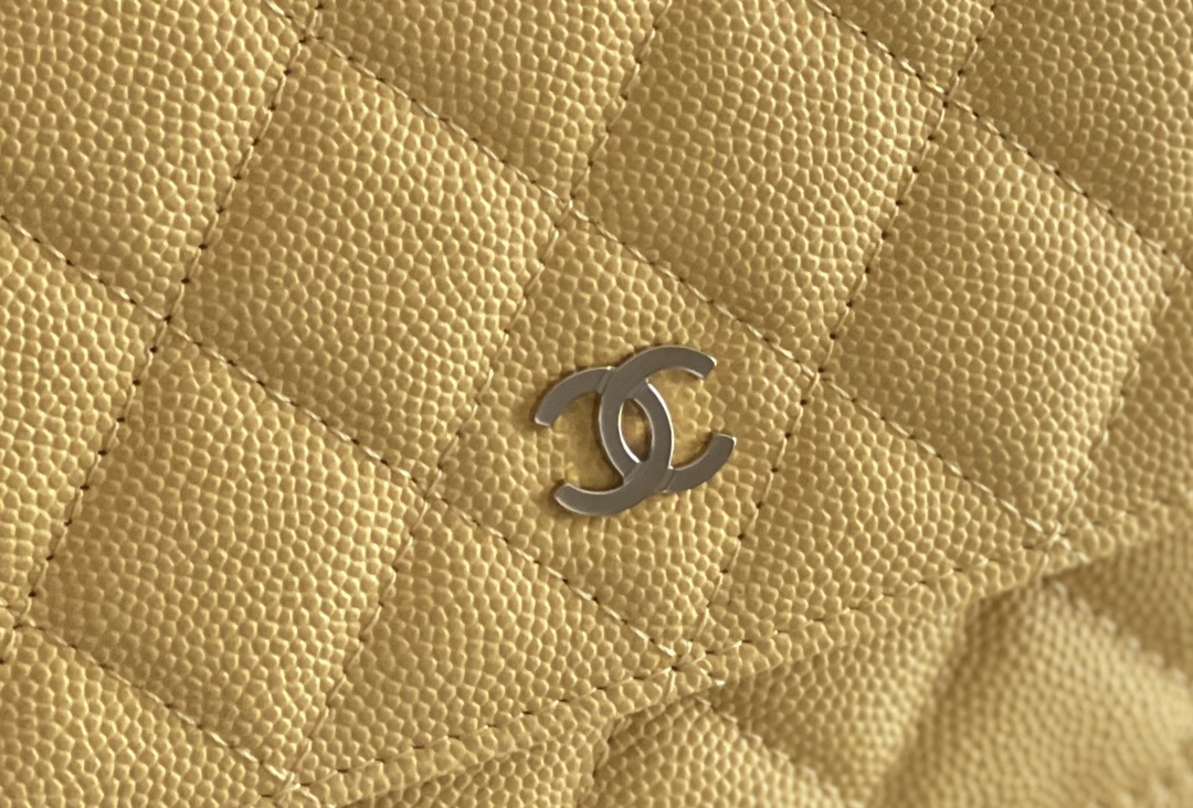 Chanel woc 12 × 19 × 4 cm 黄色浅金扣 Chanel woc 12 × 19 × 4 cm 黄色浅金扣