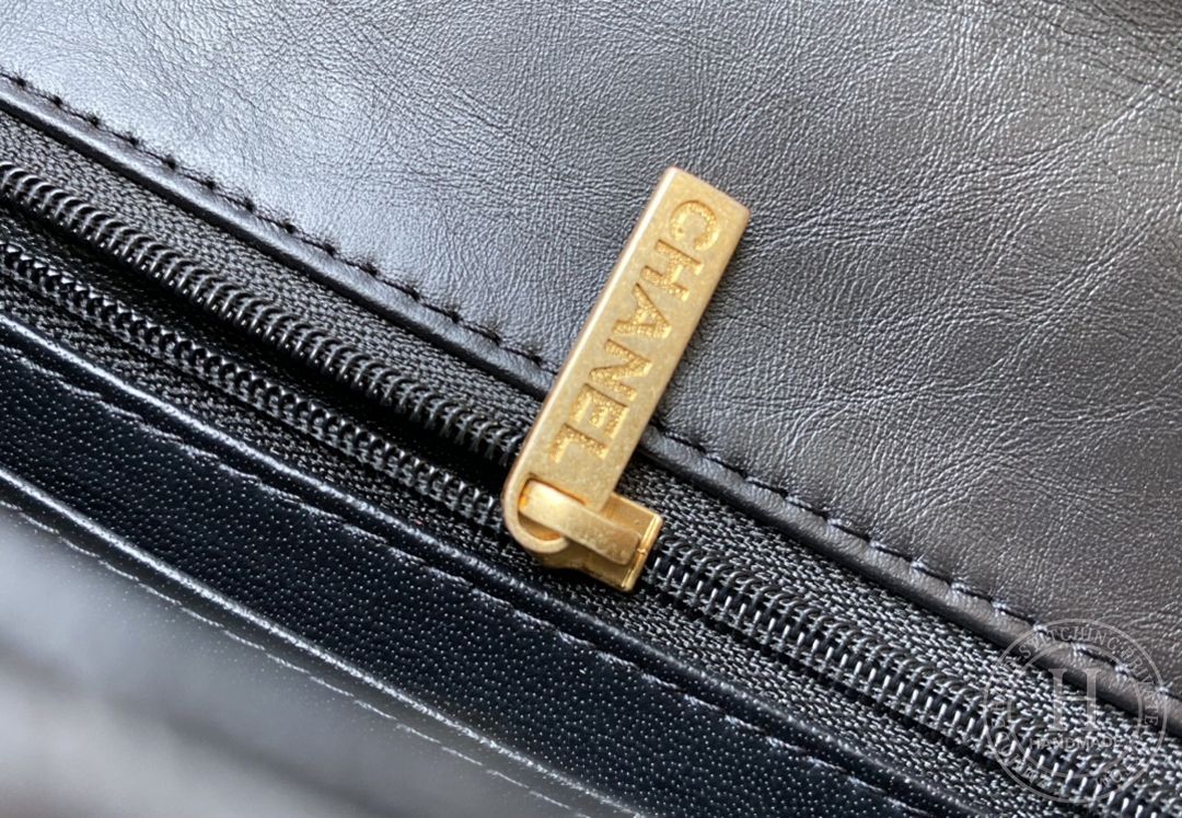 Chanel 2.55 mini 15.5 × 20× 6 cm 黑色单盖头 金扣 Chanel 2.55 mini 15.5 × 20× 6 cm 黑色单盖头 金扣