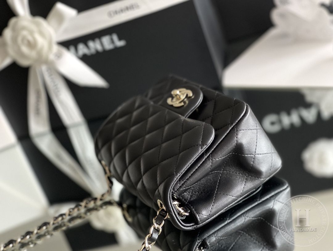 Mini Square Flap CLASSIC FLAP 13.5 × 17 × 8 cm GR羊皮 LEATHER 黑色浅金扣
