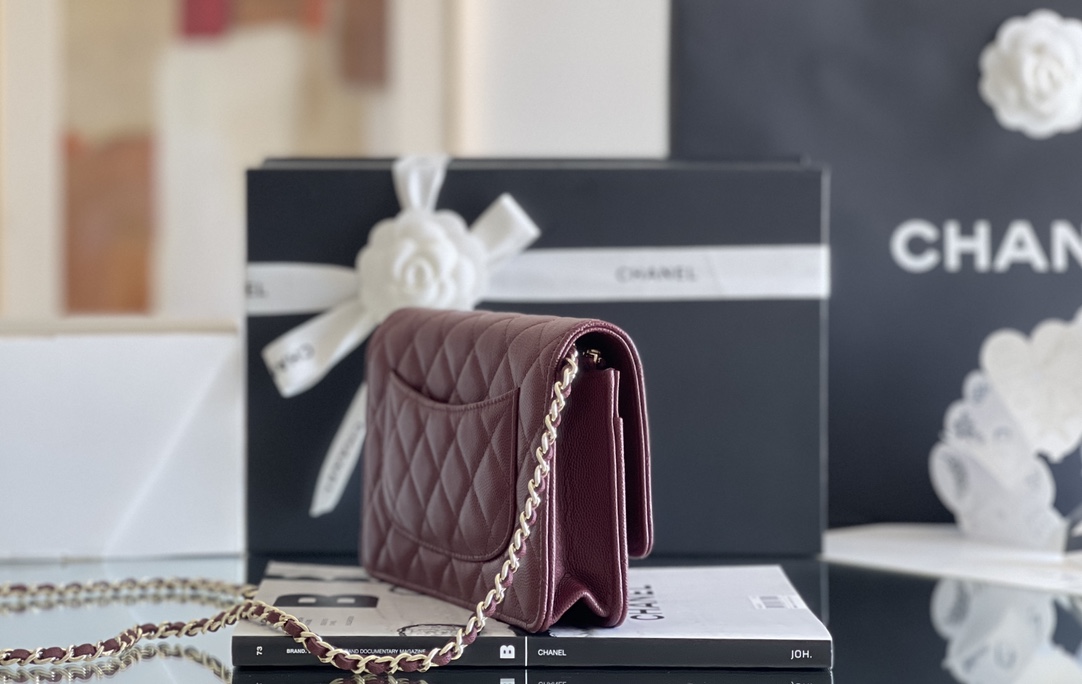 Chanel woc 12 × 19 × 4 cm 深酒红色浅金扣 Chanel woc 12 × 19 × 4 cm 深酒红色浅金扣