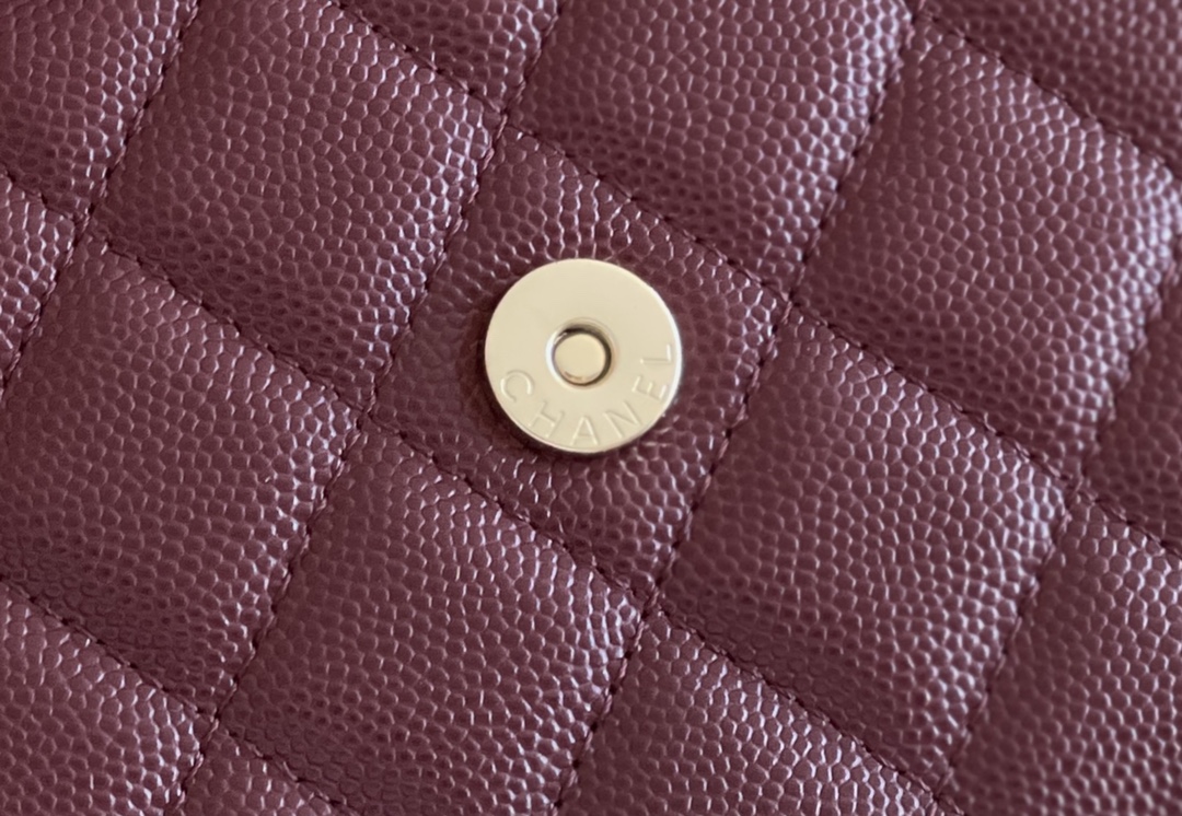 Chanel woc 12 × 19 × 4 cm 深酒红色浅金扣 Chanel woc 12 × 19 × 4 cm 深酒红色浅金扣
