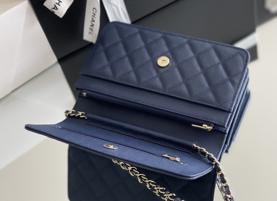 Chanel woc 12 × 19 × 4 cm 深蓝色浅金扣 Chanel woc 12 × 19 × 4 cm 深蓝色浅金扣