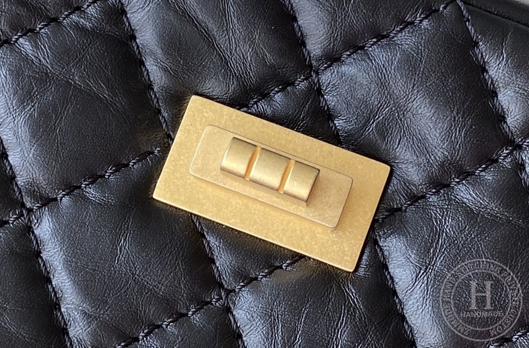 Chanel 2.55 mini 15.5 × 20× 6 cm 黑色单盖头 金扣 Chanel 2.55 mini 15.5 × 20× 6 cm 黑色单盖头 金扣