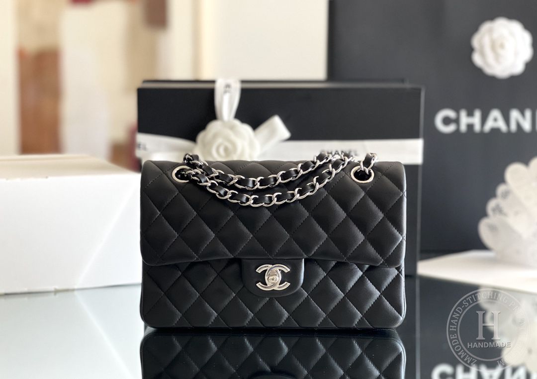 CLASSIC FLAP 23&times; 14.5 &times; 6 cm ZP LEATHER 牛仔蓝浅金扣-6490