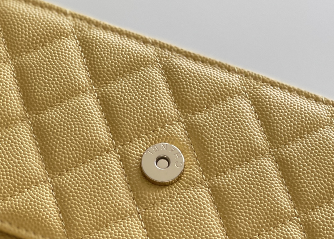 Chanel woc 12 × 19 × 4 cm 黄色浅金扣 Chanel woc 12 × 19 × 4 cm 黄色浅金扣