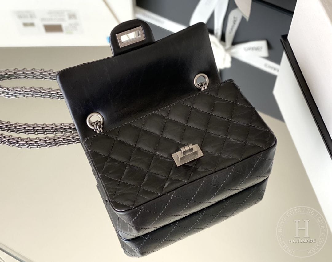 Chanel 2.55 mini 15.5 × 20× 6 cm 黑色单盖头 金扣-4200