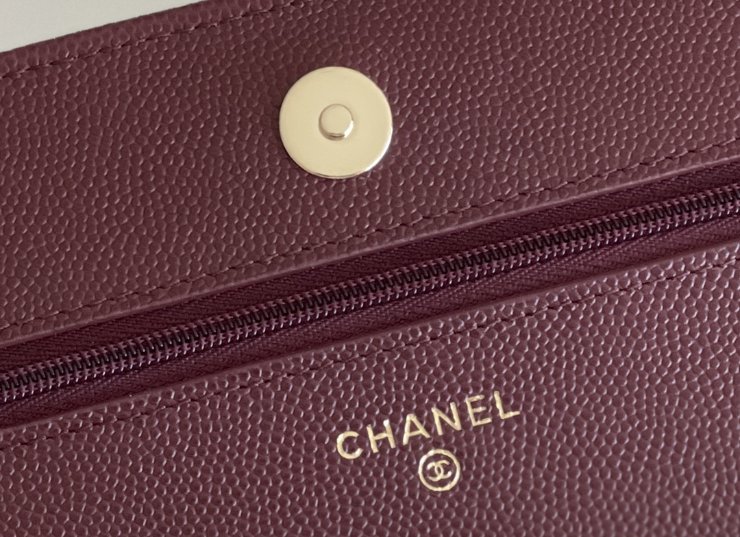 Chanel woc 12 × 19 × 4 cm 深酒红色浅金扣 Chanel woc 12 × 19 × 4 cm 深酒红色浅金扣