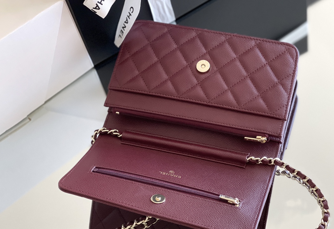 Chanel woc 12 × 19 × 4 cm 深酒红色浅金扣 Chanel woc 12 × 19 × 4 cm 深酒红色浅金扣