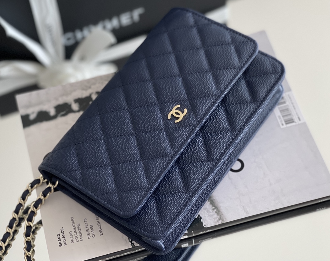 Chanel woc 12 × 19 × 4 cm 深蓝色浅金扣 Chanel woc 12 × 19 × 4 cm 深蓝色浅金扣