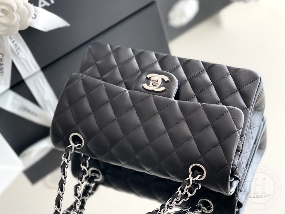 CLASSIC FLAP 23× 14.5 × 6 cm ZP LEATHER 黑色银扣