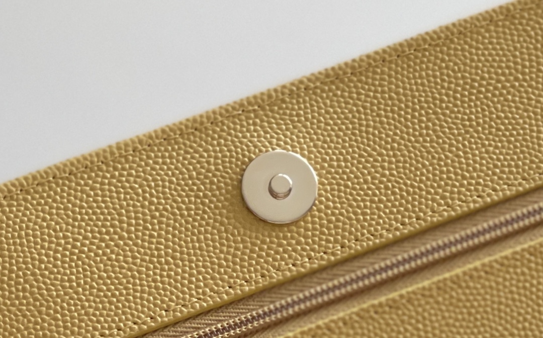 Chanel woc 12 × 19 × 4 cm 黄色浅金扣 Chanel woc 12 × 19 × 4 cm 黄色浅金扣