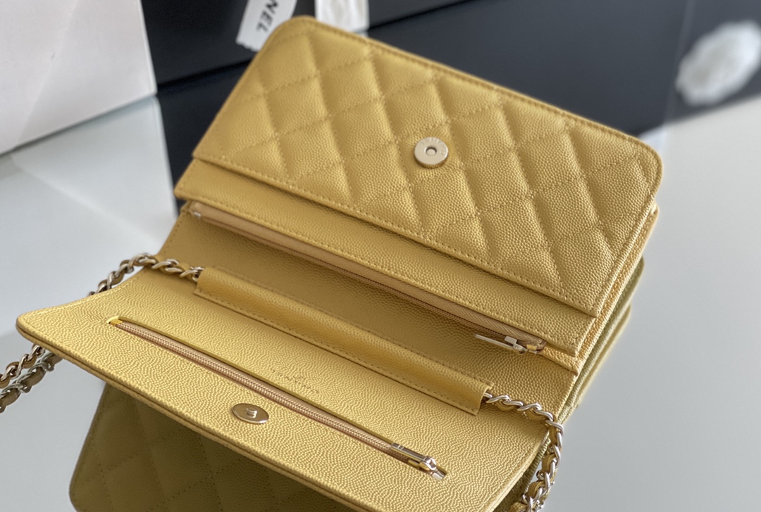 Chanel woc 12 × 19 × 4 cm 黄色浅金扣 Chanel woc 12 × 19 × 4 cm 黄色浅金扣