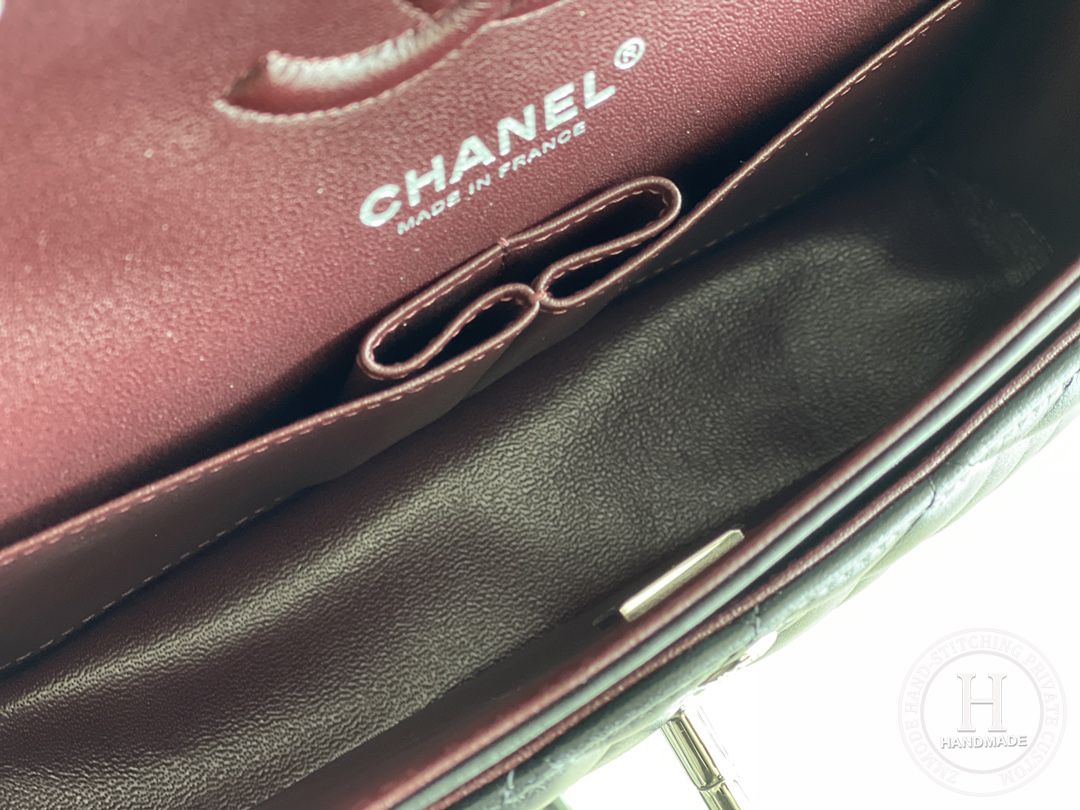 CLASSIC FLAP 23× 14.5 × 6 cm ZP LEATHER 黑色银扣