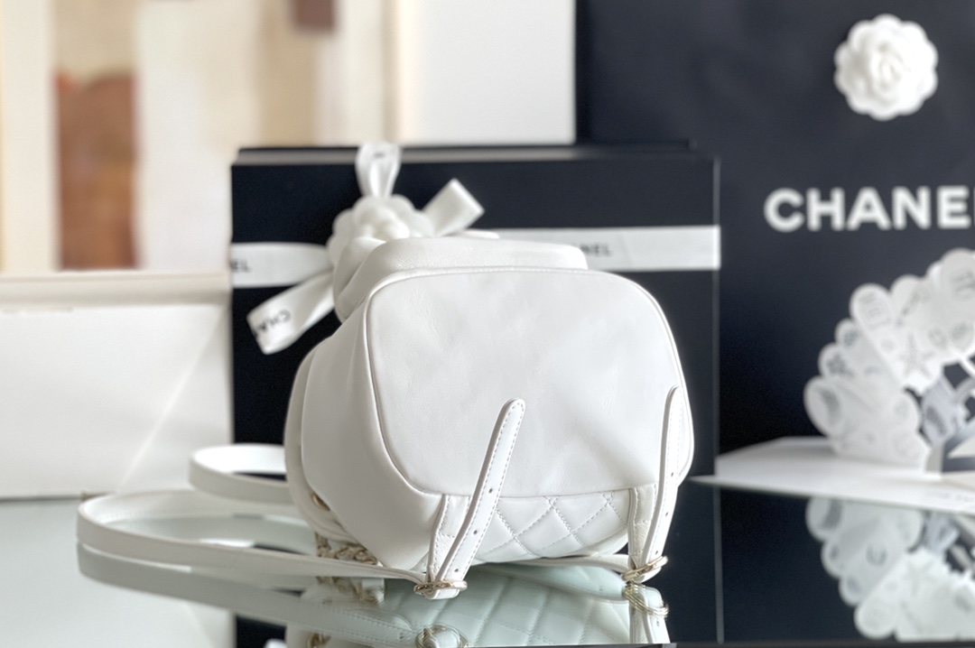 Chanel Duma 18× 18×11cm white Chanel Duma 18× 18×11cm white