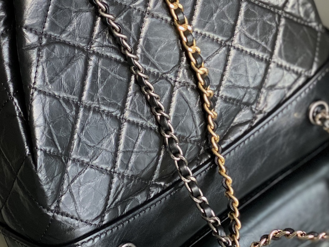 Chanel Gabrielle 23 × 10.5 × 22.5 cm black