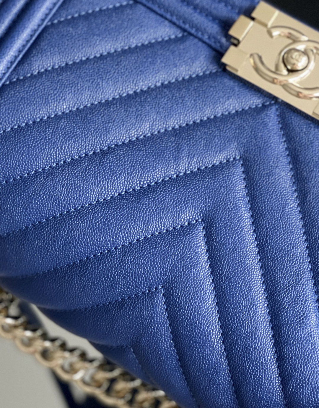 Chanel Leboy-25× 14.5×8cm 电光蓝V纹浅金扣 Chanel Leboy-25× 14.5×8cm 电光蓝V纹浅金扣