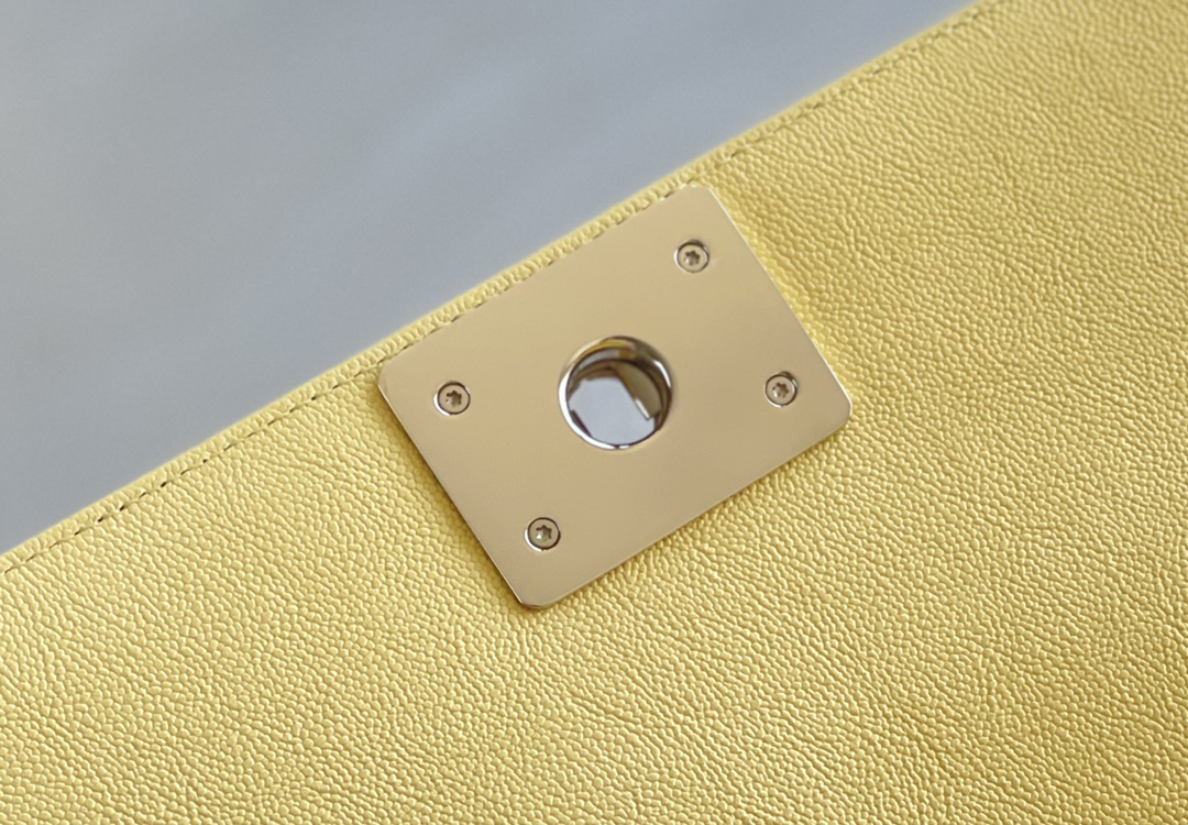 Chanel Leboy-25× 14.5×8cm 小鸡黄浅金扣 Chanel Leboy-25× 14.5×8cm 小鸡黄浅金扣
