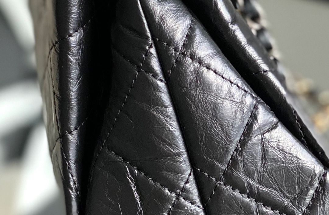 Chanel Gabrielle 23 × 10.5 × 22.5 cm black