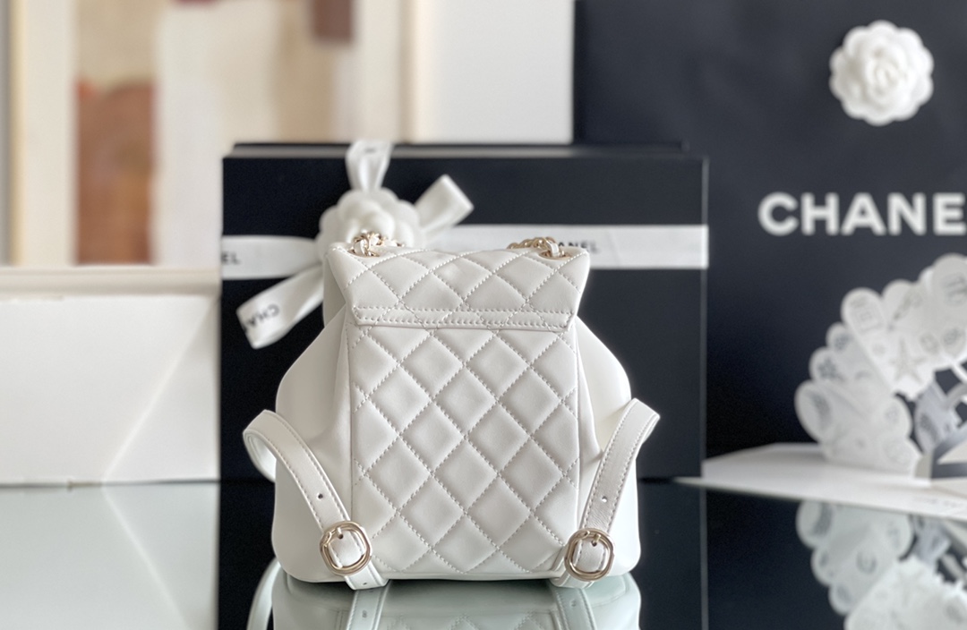 Chanel Duma 18× 18×11cm white