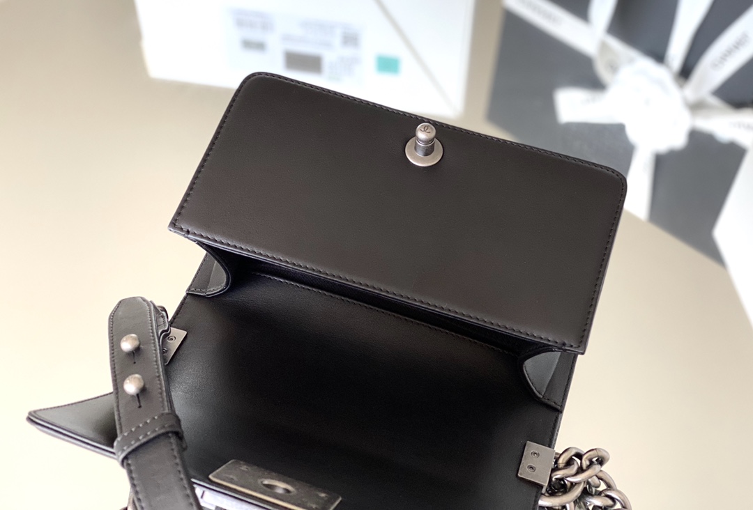 Chanel Leboy 20× 12×7cm 菱格Black 复古银扣 Chanel Leboy 20× 12×7cm 菱格Black 复古银扣