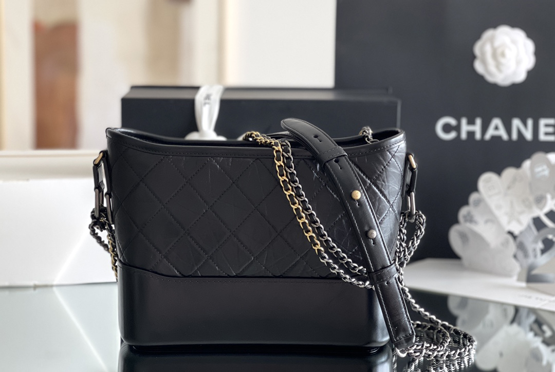 Chanel Gabrielle hobo bag 20× 26×9 cm black