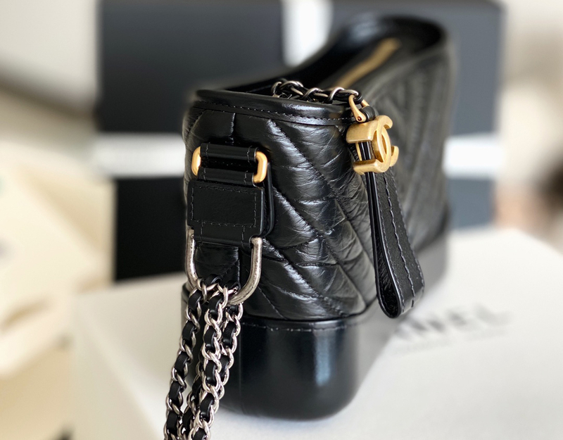 Chanel Gabrielle Hobo Bag 15× 20 × 8 cm V纹BLACK