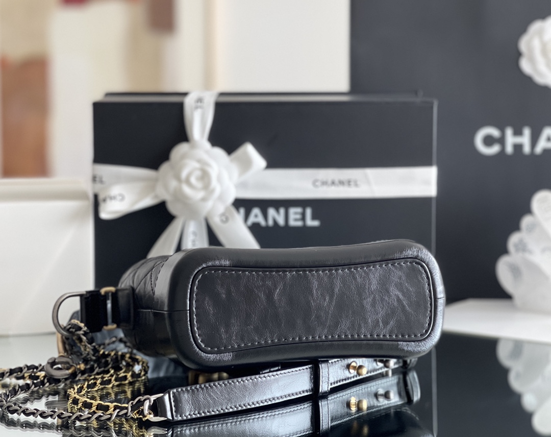 Chanel Gabrielle 15× 20 × 8 cm BLACK
