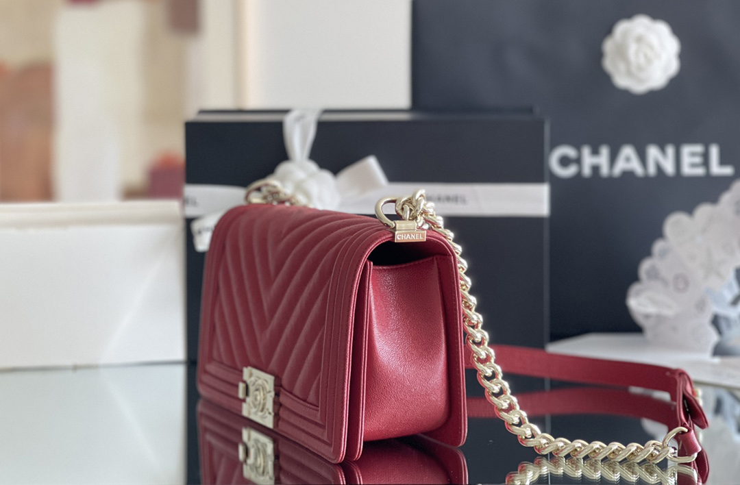 Chanel Leboy-25× 14.5×8cm V纹Red 浅金扣 Chanel Leboy-25× 14.5×8cm V纹Red 浅金扣