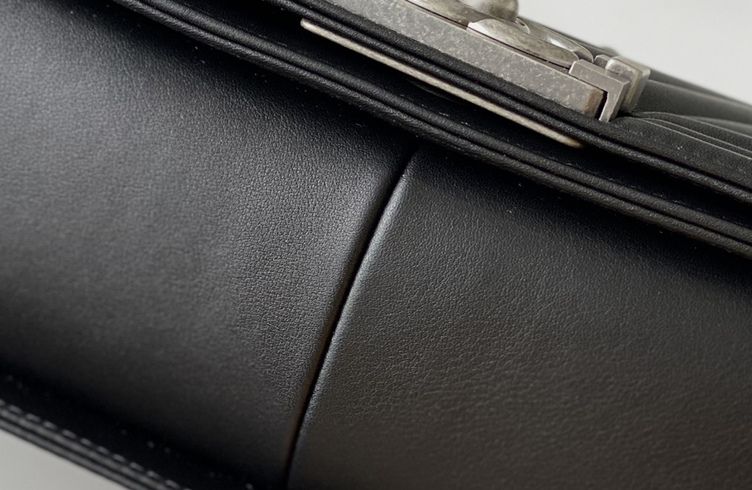 Chanel Leboy 25×14.5×8cm V纹Black 银扣 Chanel Leboy 25×14.5×8cm V纹Black 银扣