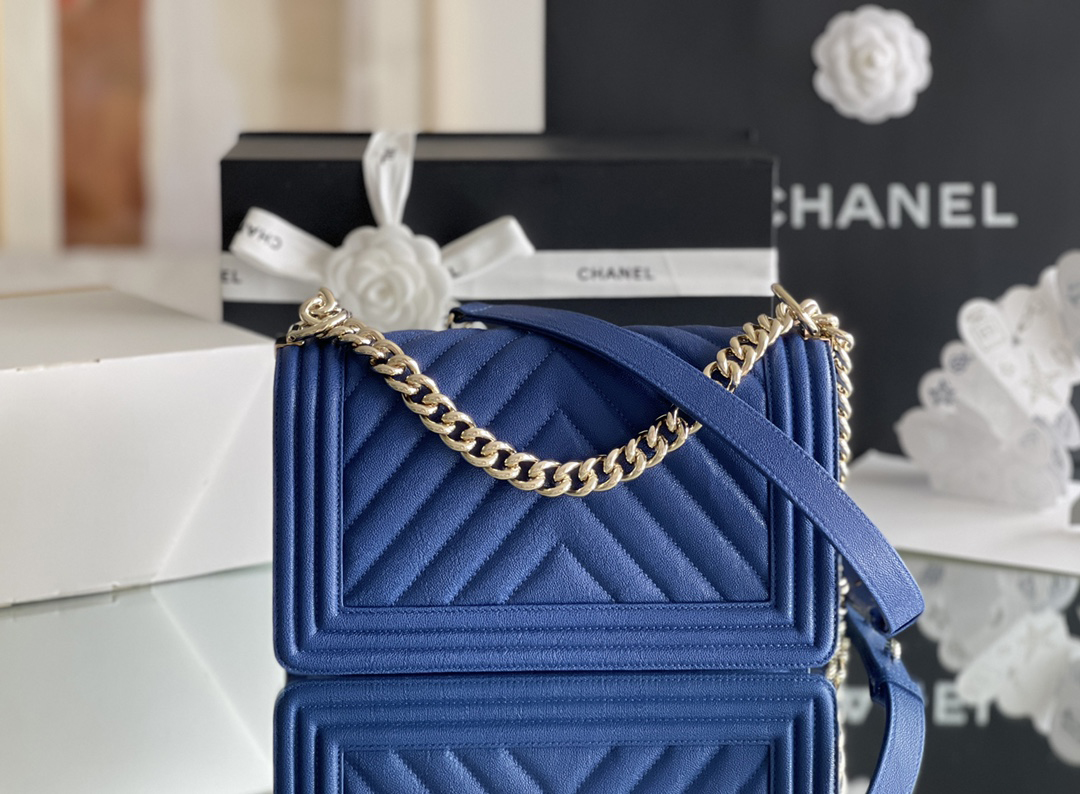 Chanel Leboy-25× 14.5×8cm 电光蓝V纹浅金扣 Chanel Leboy-25× 14.5×8cm 电光蓝V纹浅金扣
