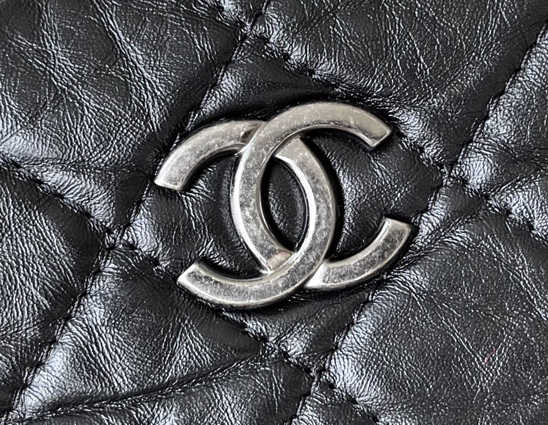 Chanel Gabrielle 23 × 10.5 × 22.5 cm black
