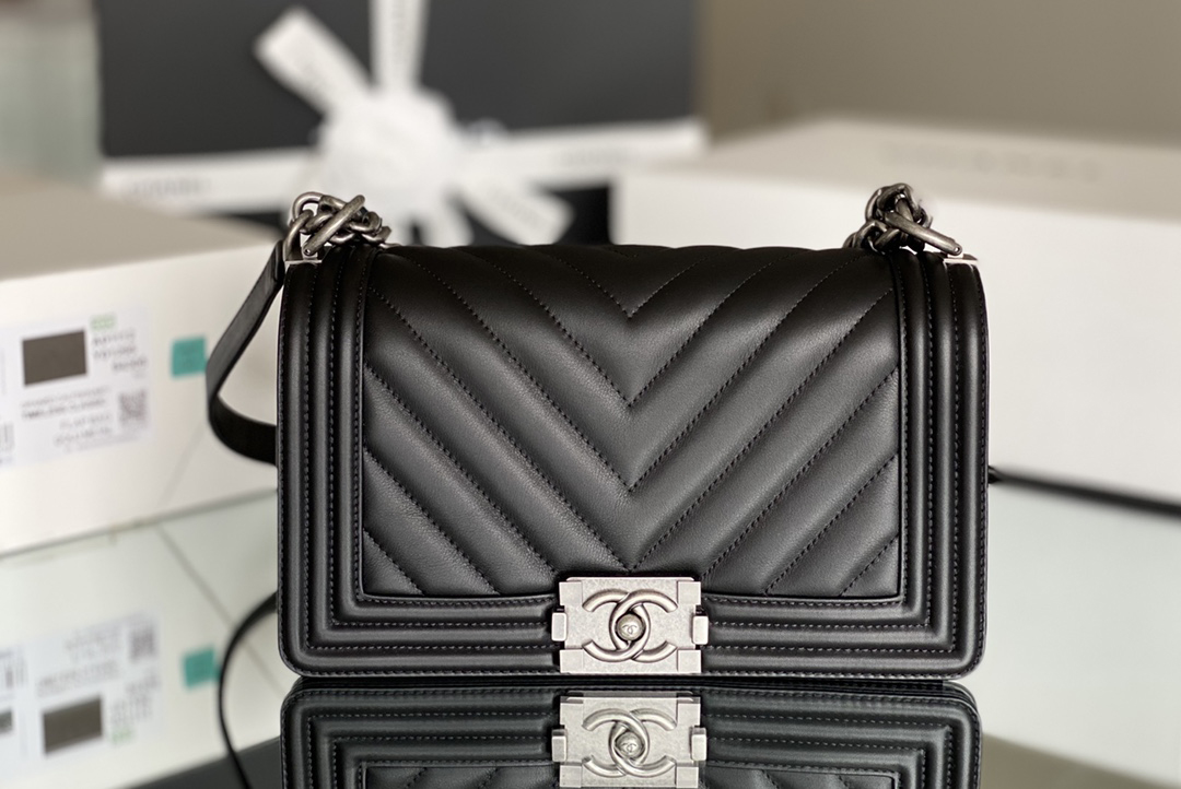 Chanel Leboy 25×14.5×8cm V纹Black 银扣 Chanel Leboy 25×14.5×8cm V纹Black 银扣
