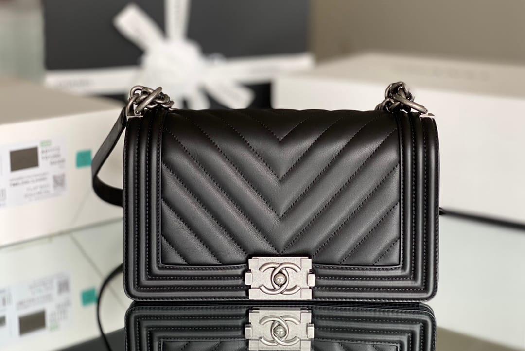 Chanel Leboy 25&times;14.5&times;8cm V纹Black 银扣-0644