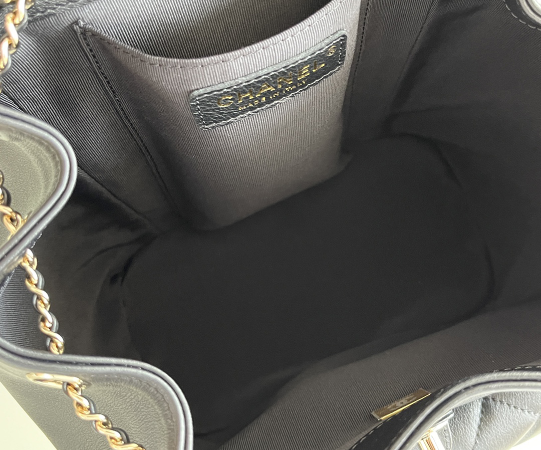 Chanel Duma 25× 22×18cm black