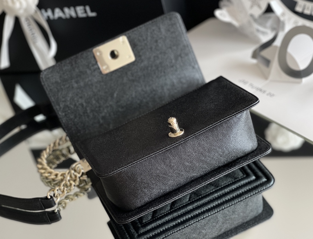 Chanel Leboy-20× 12×7cm V纹Black 淡金扣