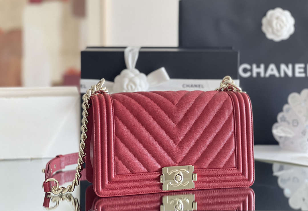 Chanel Leboy-25× 14.5×8cm V纹Red 浅金扣 Chanel Leboy-25× 14.5×8cm V纹Red 浅金扣