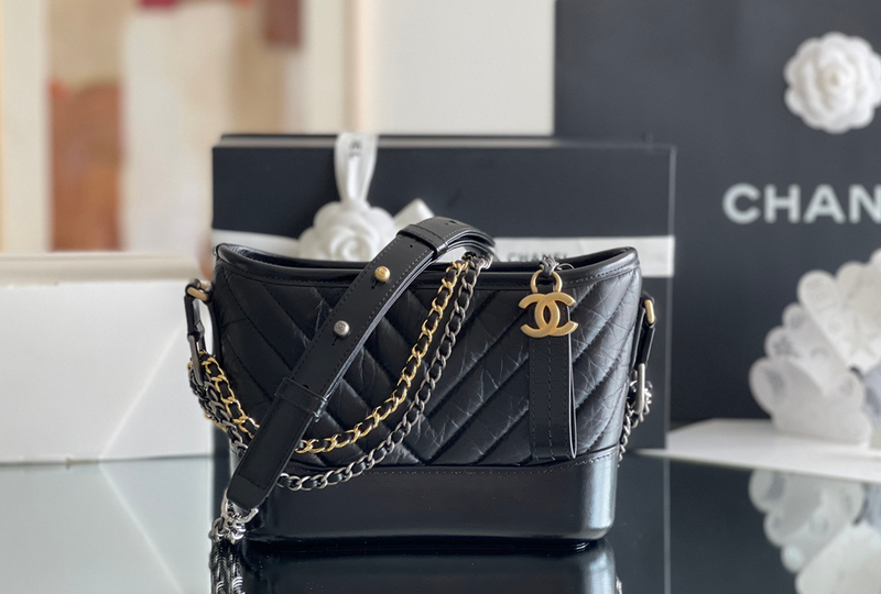 Chanel Gabrielle Hobo Bag 15× 20 × 8 cm V纹BLACK