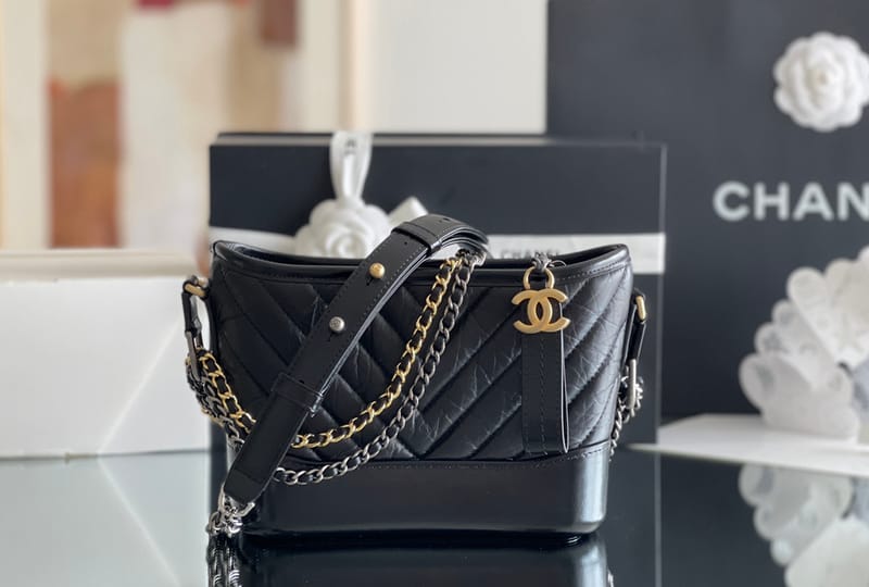Chanel Gabrielle Hobo Bag 15× 20 × 8 cm V纹BLACK