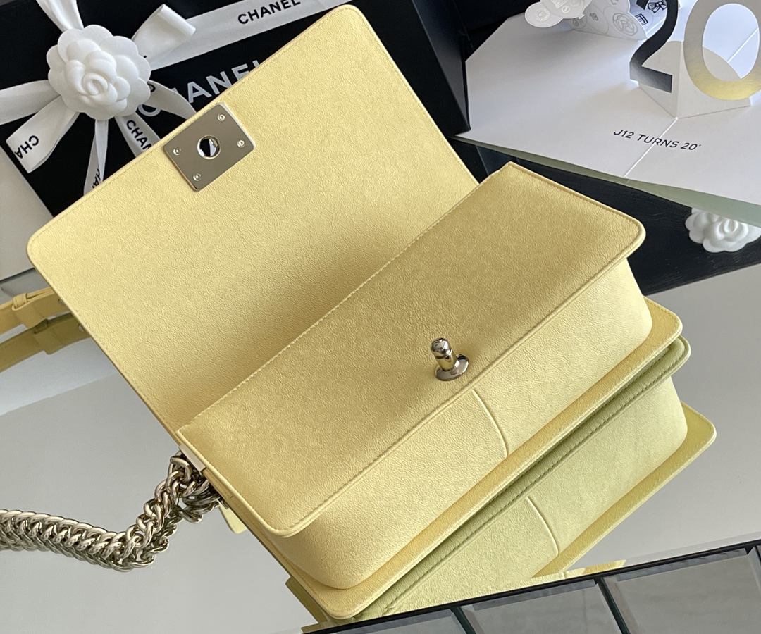 Chanel Leboy-25× 14.5×8cm 小鸡黄浅金扣 Chanel Leboy-25× 14.5×8cm 小鸡黄浅金扣