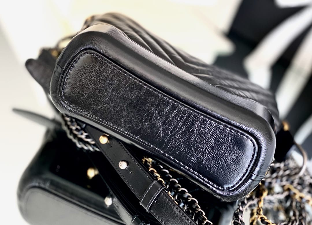 Chanel Gabrielle Hobo Bag 15× 20 × 8 cm V纹BLACK