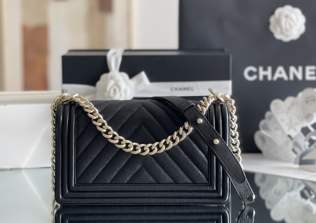 Chanel Leboy-25× 14.5×8cm V纹黑色浅金扣 Chanel Leboy-25× 14.5×8cm V纹黑色浅金扣