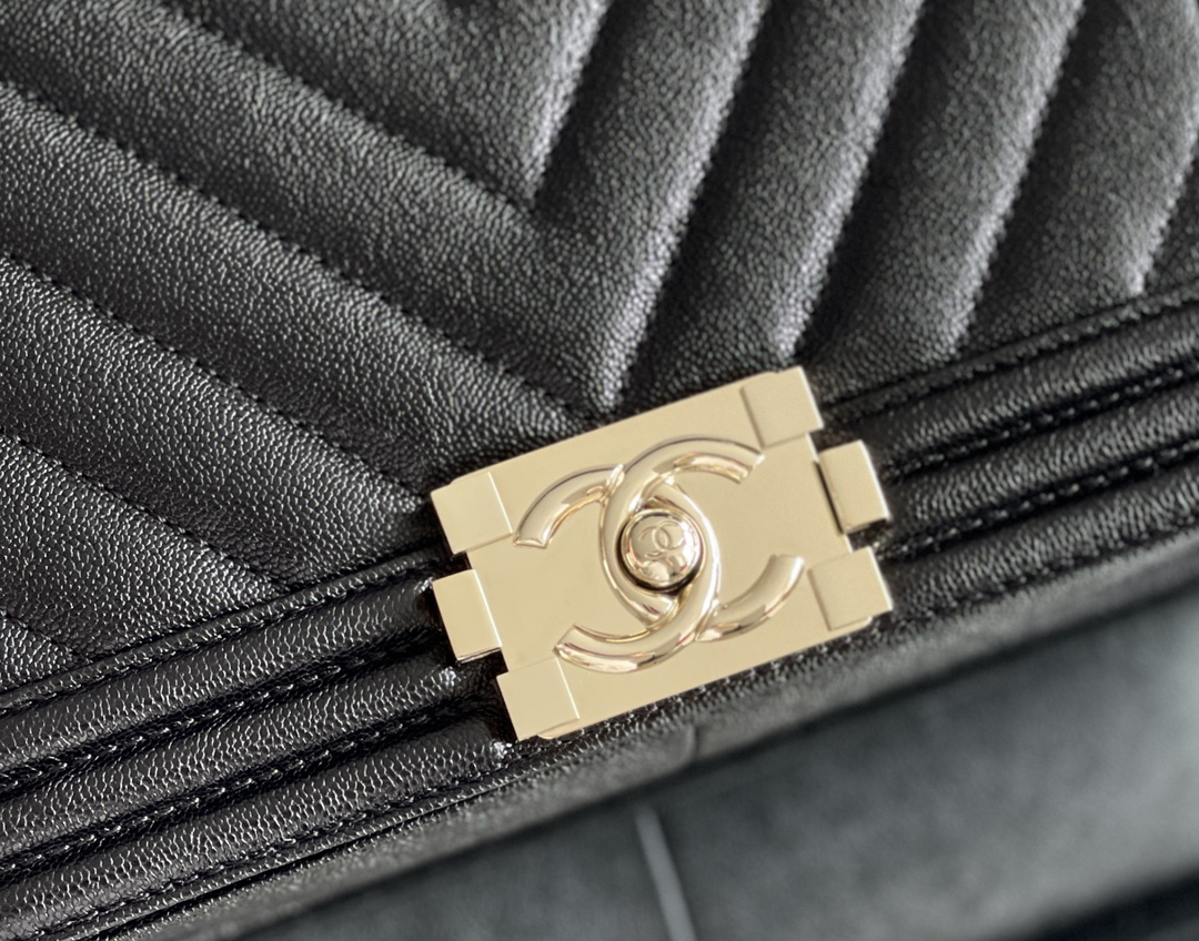 Chanel Leboy-25× 14.5×8cm V纹黑色浅金扣 Chanel Leboy-25× 14.5×8cm V纹黑色浅金扣